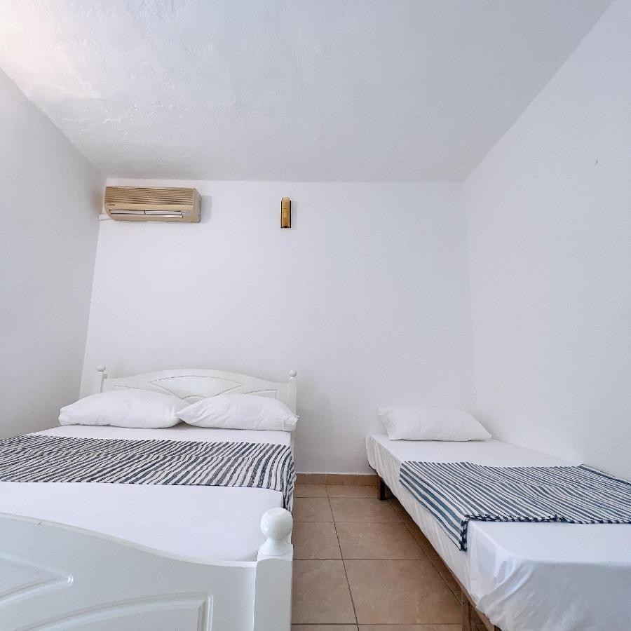 Garden Villa Naza Piqeras Екстериор снимка