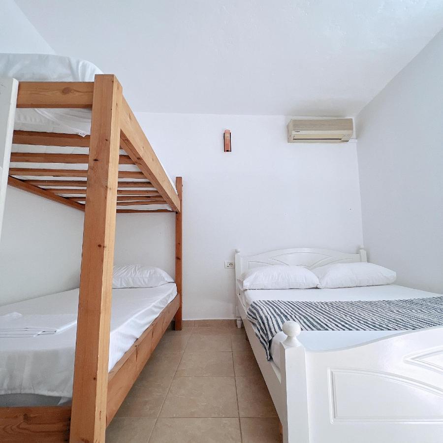 Garden Villa Naza Piqeras Екстериор снимка