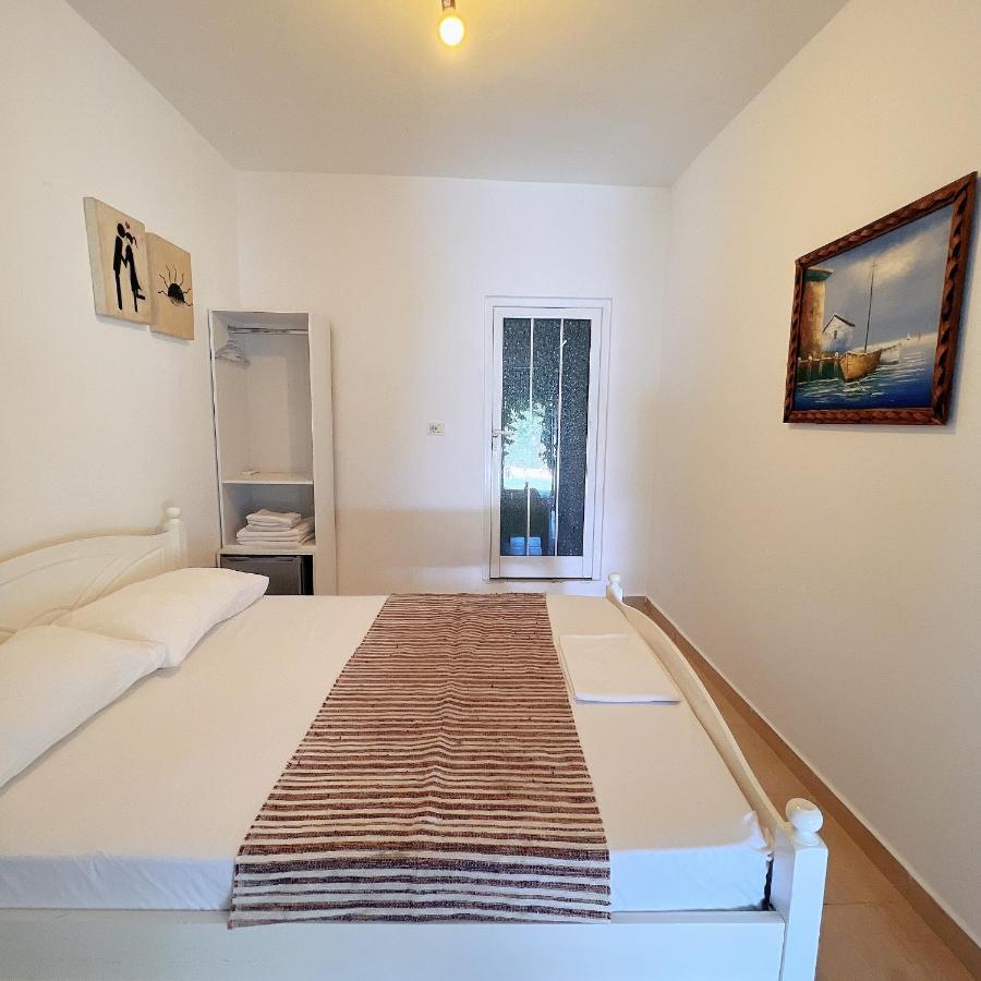 Garden Villa Naza Piqeras Екстериор снимка