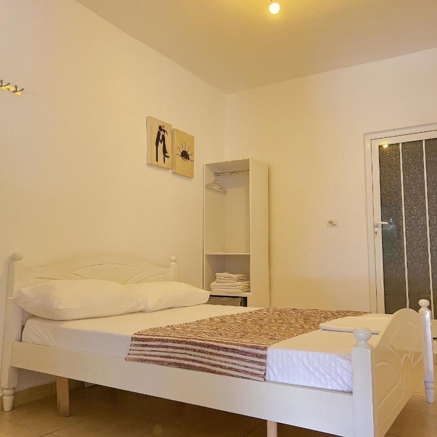 Garden Villa Naza Piqeras Екстериор снимка