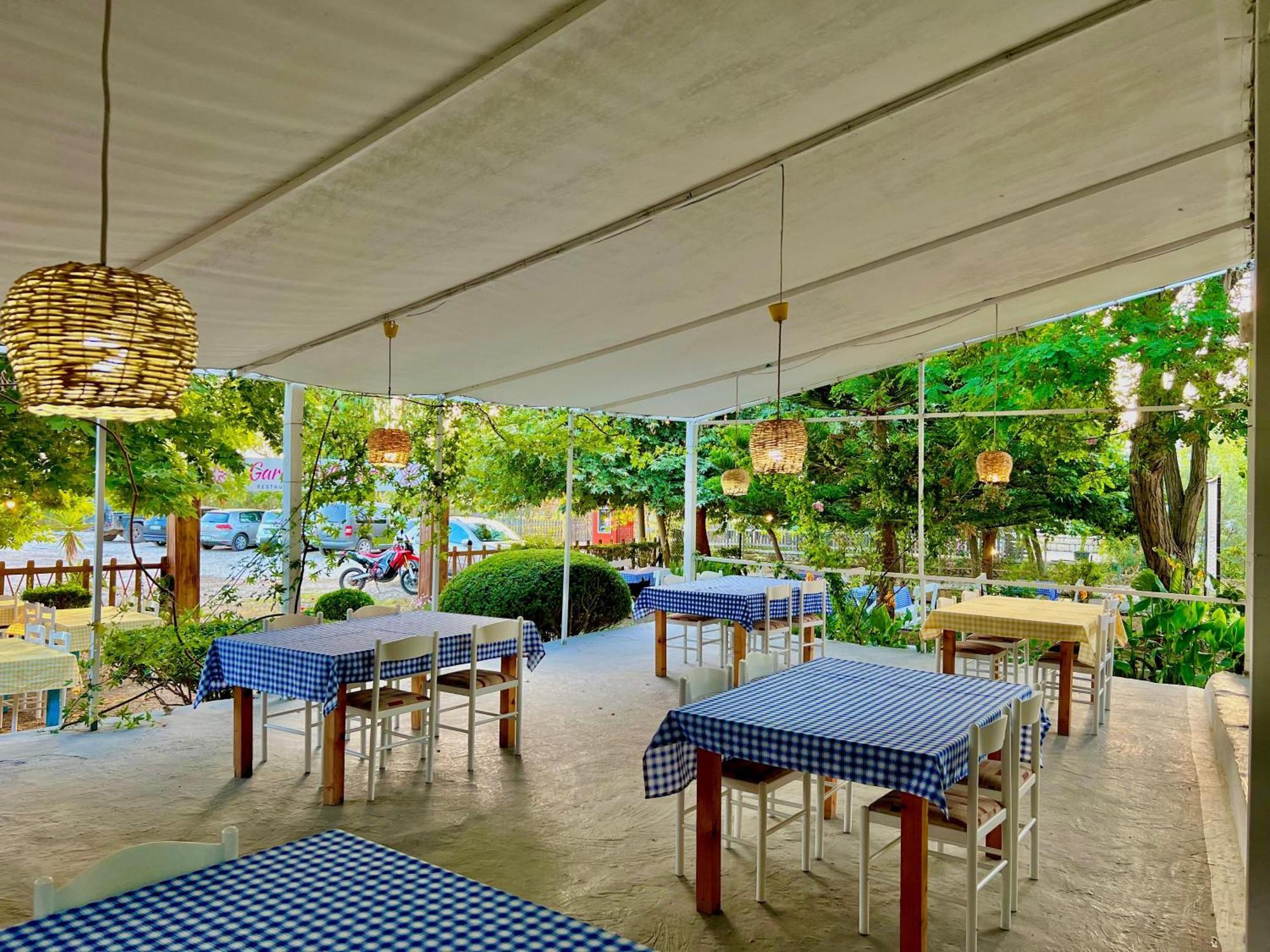 Garden Villa Naza Piqeras Екстериор снимка