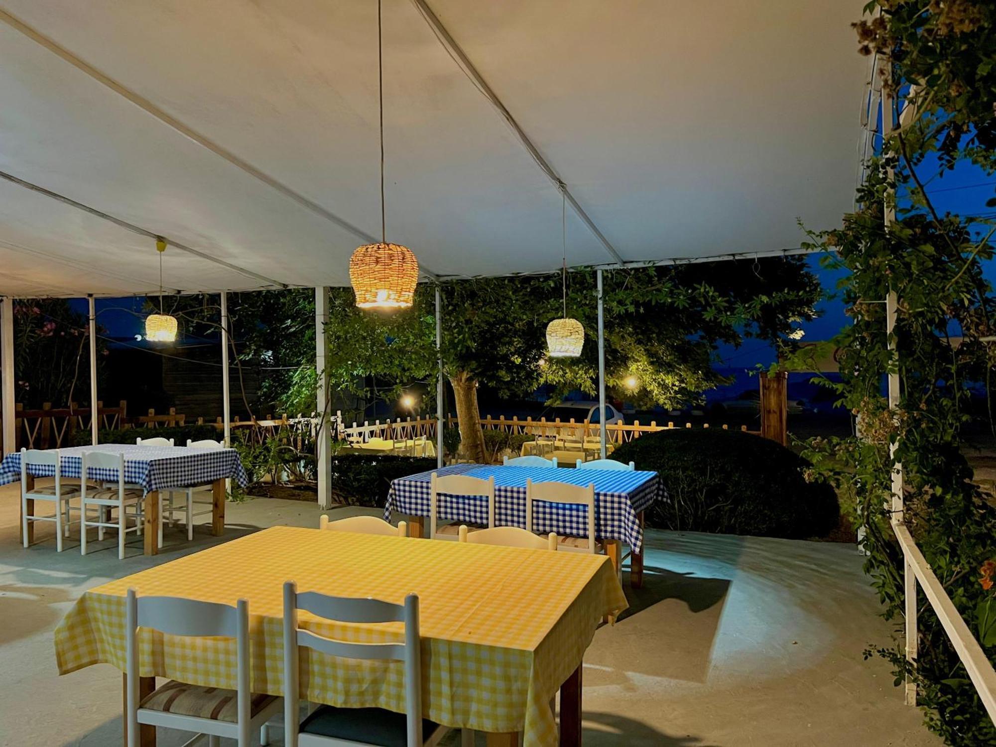 Garden Villa Naza Piqeras Екстериор снимка