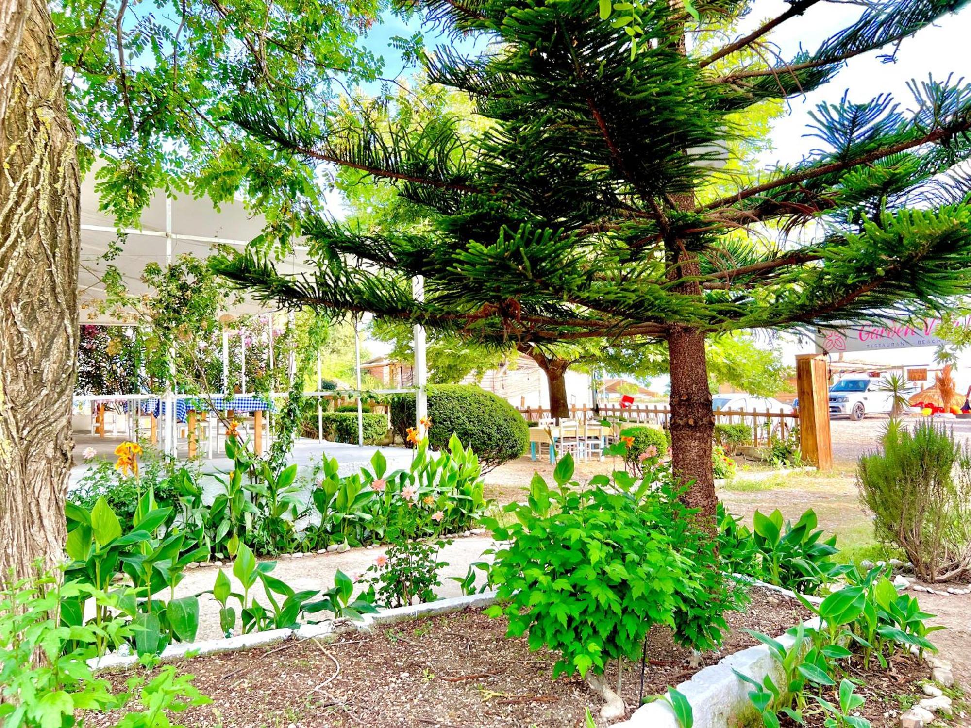 Garden Villa Naza Piqeras Екстериор снимка