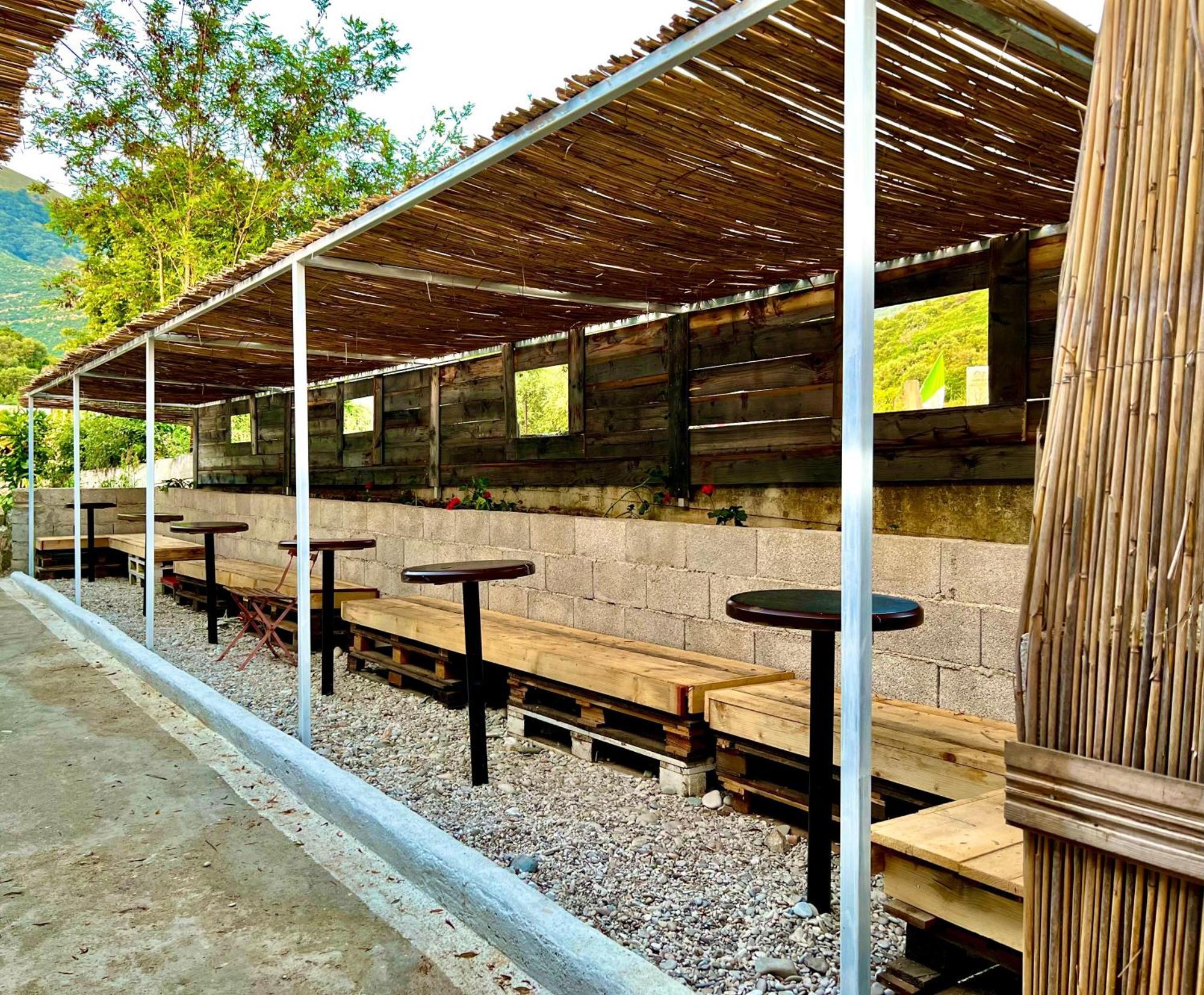Garden Villa Naza Piqeras Екстериор снимка